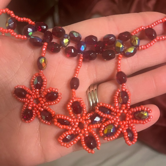 NWT womens red and iridescent flower necklace - Picture 1 of 4
